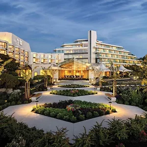 **** Hotel At Laurel Point Canadá